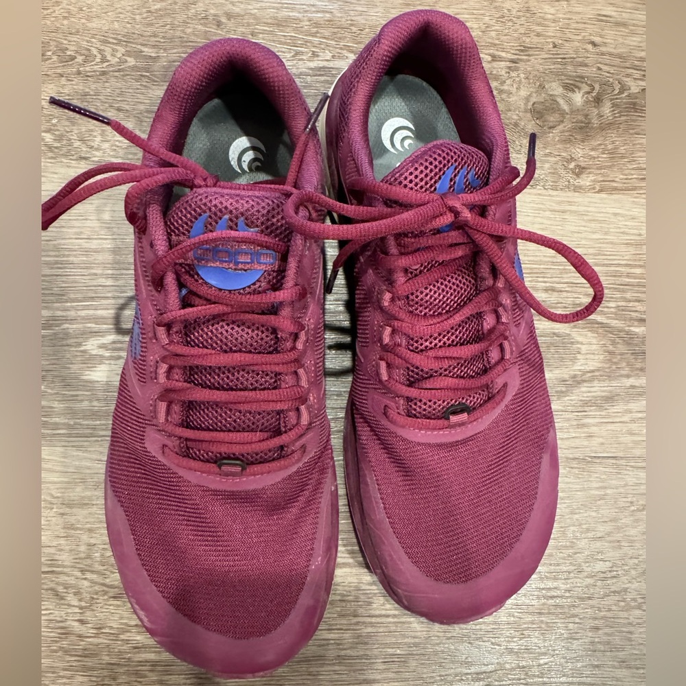Women’s size 8.5, topos shoes, only worn once, Terraventure 4 berry